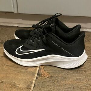 Nike Quest Running Shoes 11 Gym Shoes Black White